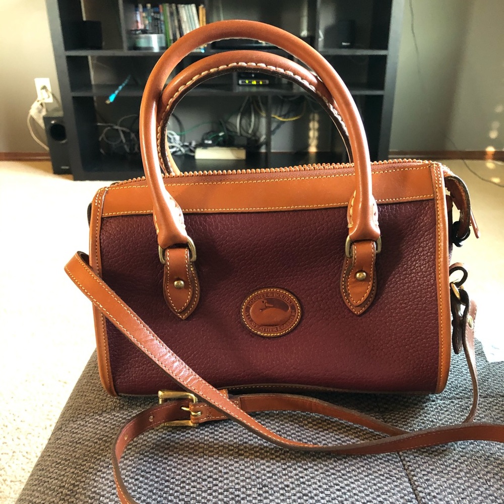 Vintage Dooney and Bourke maroon crossbody bag EUC
